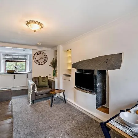 Apartment Quarter Deck *